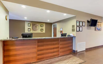 Photo 3 - Comfort Inn & Suites Page at Lake Powell