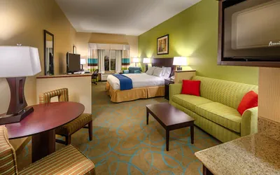 Photo 2 - Holiday Inn Express Hotel & Suites Red Bluff-South Redding by IHG