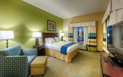Photo 3 - Holiday Inn Express Hotel & Suites Red Bluff-South Redding by IHG