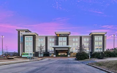 Photo 2 - La Quinta Inn & Suites by Wyndham Starkville at MSU