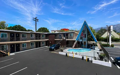 Photo 2 - La Casa Inn