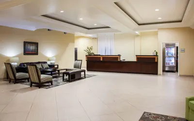 Photo 3 - La Quinta Inn & Suites by Wyndham Inglewood
