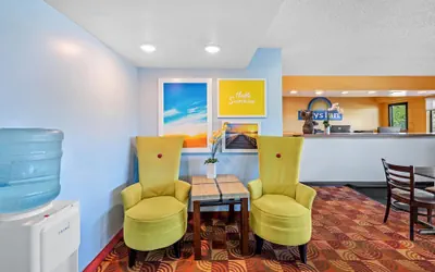Photo 5 - Days Inn by Wyndham Independence