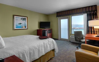 Photo 4 - Hampton Inn and Suites Astoria