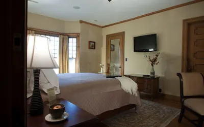 Photo 5 - Showers Inn