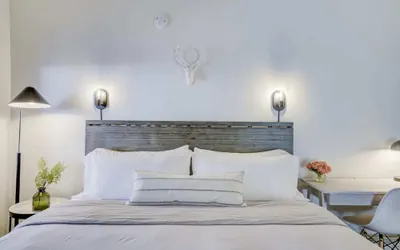 Photo 4 - South Lake Chalet, a ZenStay Hotel