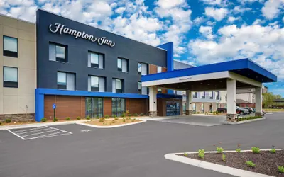 Photo 2 - Hampton Inn Cave City, KY