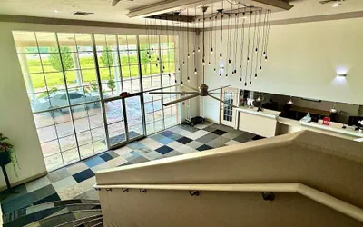 Photo 3 - University Inn of Carbondale