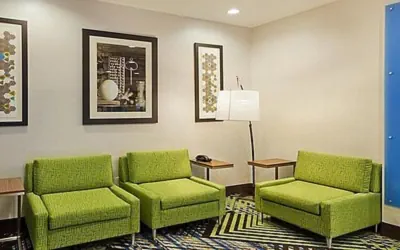 Photo 4 - Holiday Inn Express and Suites Griffin by IHG