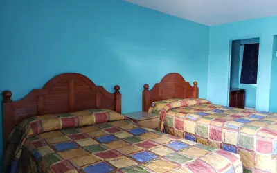 Photo 2 - Slumberland Motel