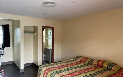 Photo 5 - Slumberland Motel