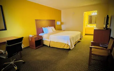 Photo 4 - Alamo Inn