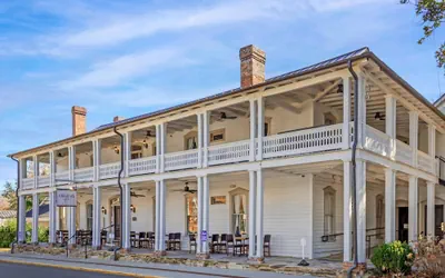 Photo 2 - The Colonial Inn, an Ascend Collection Hotel