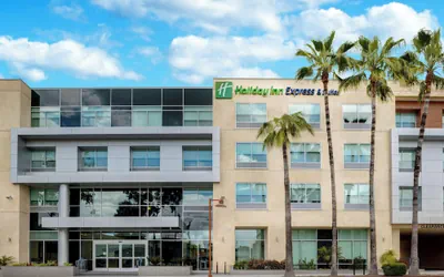 Photo 2 - Holiday Inn Express & Suites Glendale Downtown by IHG