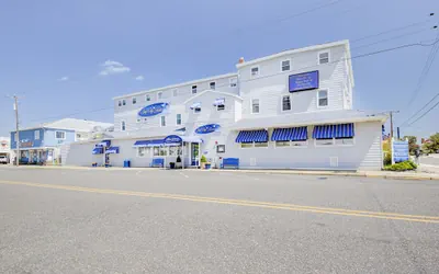 Photo 2 - Surf City Hotel
