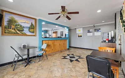 Photo 3 - Days Inn by Wyndham Kenedy/Karnes City