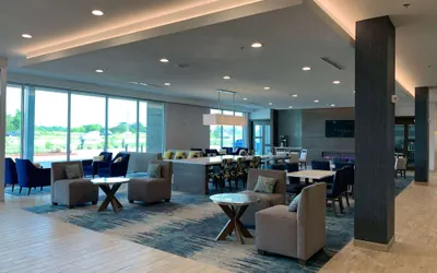Photo 3 - La Quinta Inn & Suites by Wyndham Round Rock near Kalahari
