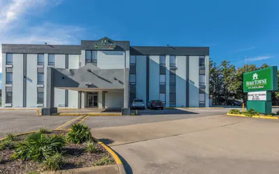 HomeTowne Studios By Red Roof Newport News – Hampton West