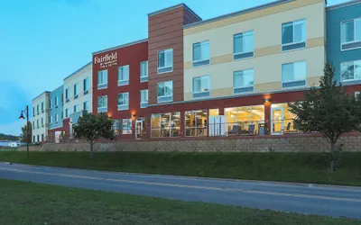 Photo 2 - Fairfield Inn & Suites by Marriott Marquette