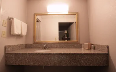 Photo 5 - Economy Inn