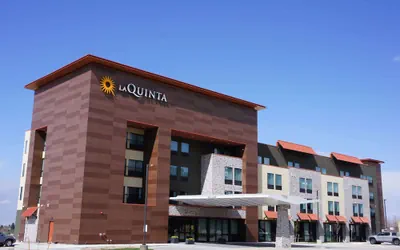 Photo 2 - La Quinta Inn & Suites by Wyndham Littleton/Red Rocks