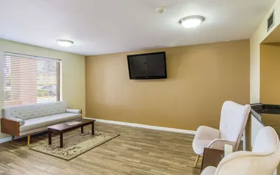 Photo 3 - Suburban Studios Hotel Kingsland Near I-95