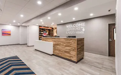 Photo 5 - Hampton Inn & Suites Benton Harbor
