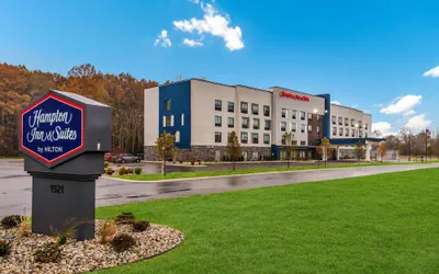 Photo 2 - Hampton Inn & Suites Benton Harbor