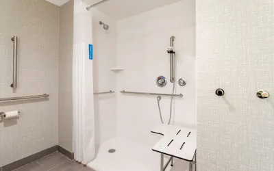 Photo 4 - Hampton Inn & Suites Alachua I-75