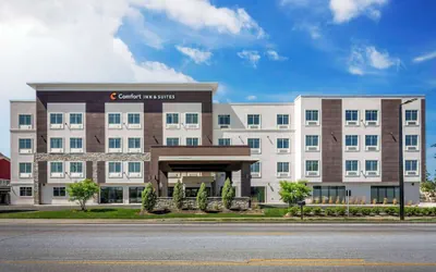 Photo 2 - Comfort Inn & Suites Clarksville - Louisville North