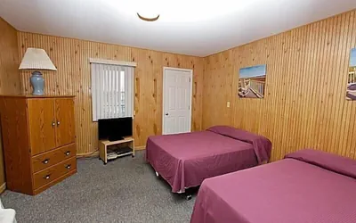 Photo 3 - Boardwalk Sand & Surf Inn Oceanfront