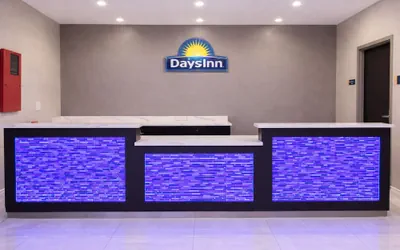 Photo 5 - Days Inn & Suites by Wyndham Tomball/Houston NW