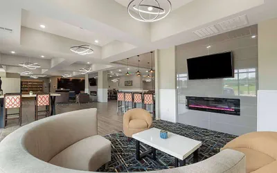 Photo 3 - La Quinta Inn & Suites by Wyndham Coralville Iowa City