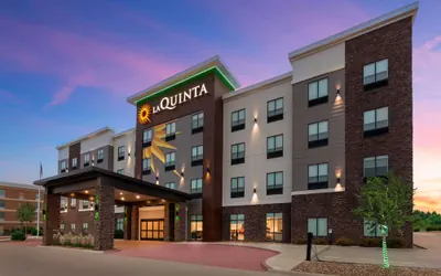 Photo 2 - La Quinta Inn & Suites by Wyndham Coralville Iowa City
