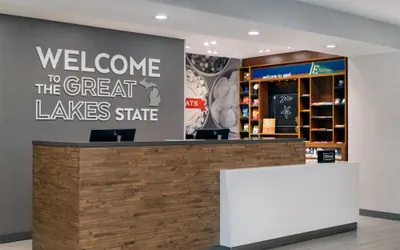 Photo 4 - Hampton Inn & Suites Ypsilanti