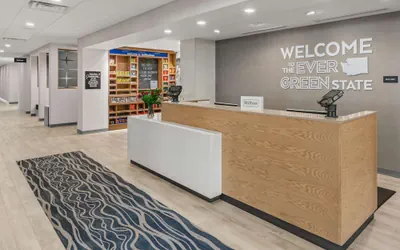 Photo 5 - Hampton Inn Bellingham Airport