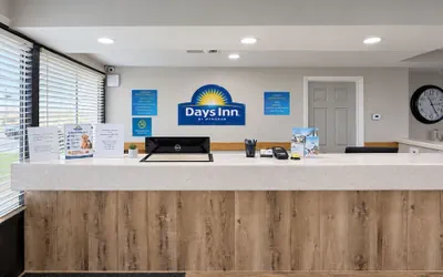 Photo 5 - Days Inn by Wyndham Lake Point