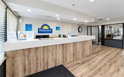 Photo 4 - Days Inn by Wyndham Lake Point
