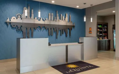 Photo 4 - La Quinta Inn & Suites by Wyndham Shorewood