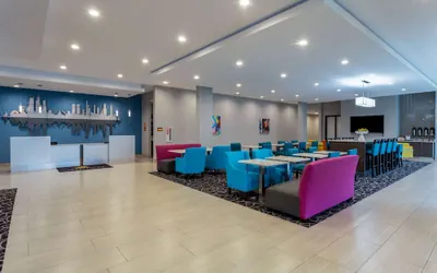 Photo 3 - La Quinta Inn & Suites by Wyndham Shorewood