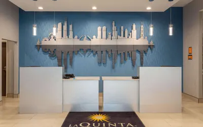Photo 5 - La Quinta Inn & Suites by Wyndham Shorewood