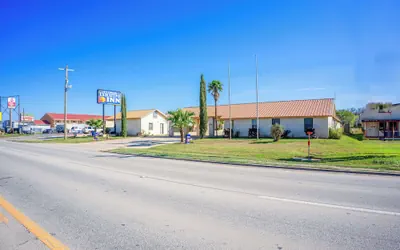 Photo 2 - Pleasanton Executive Inn By OYO