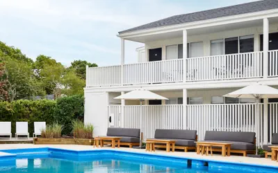 Photo 2 - Parker Beach Lodge