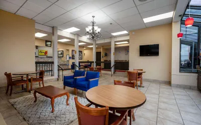 Photo 5 - Days Inn by Wyndham Perrysburg/Toledo