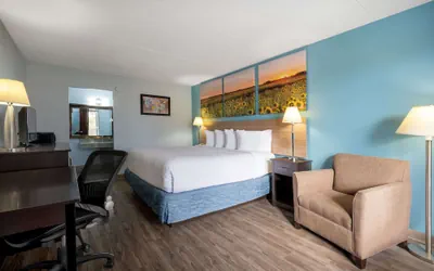Photo 2 - Days Inn by Wyndham Perrysburg/Toledo