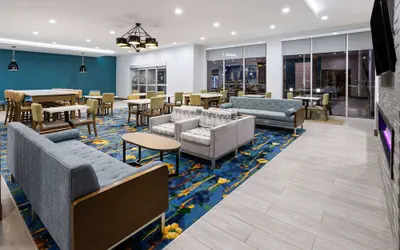 Photo 5 - La Quinta Inn & Suites by Wyndham Locust Grove
