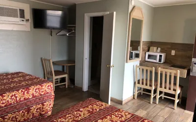 Photo 4 - Budget inn