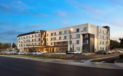 Photo 2 - Courtyard by Marriott Fresno Clovis