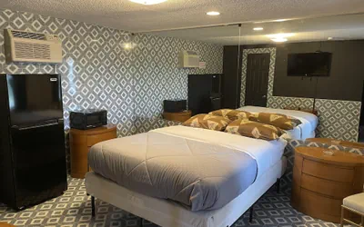 Photo 2 - Carole Motel