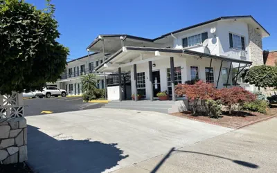 Photo 2 - Downtown Inn